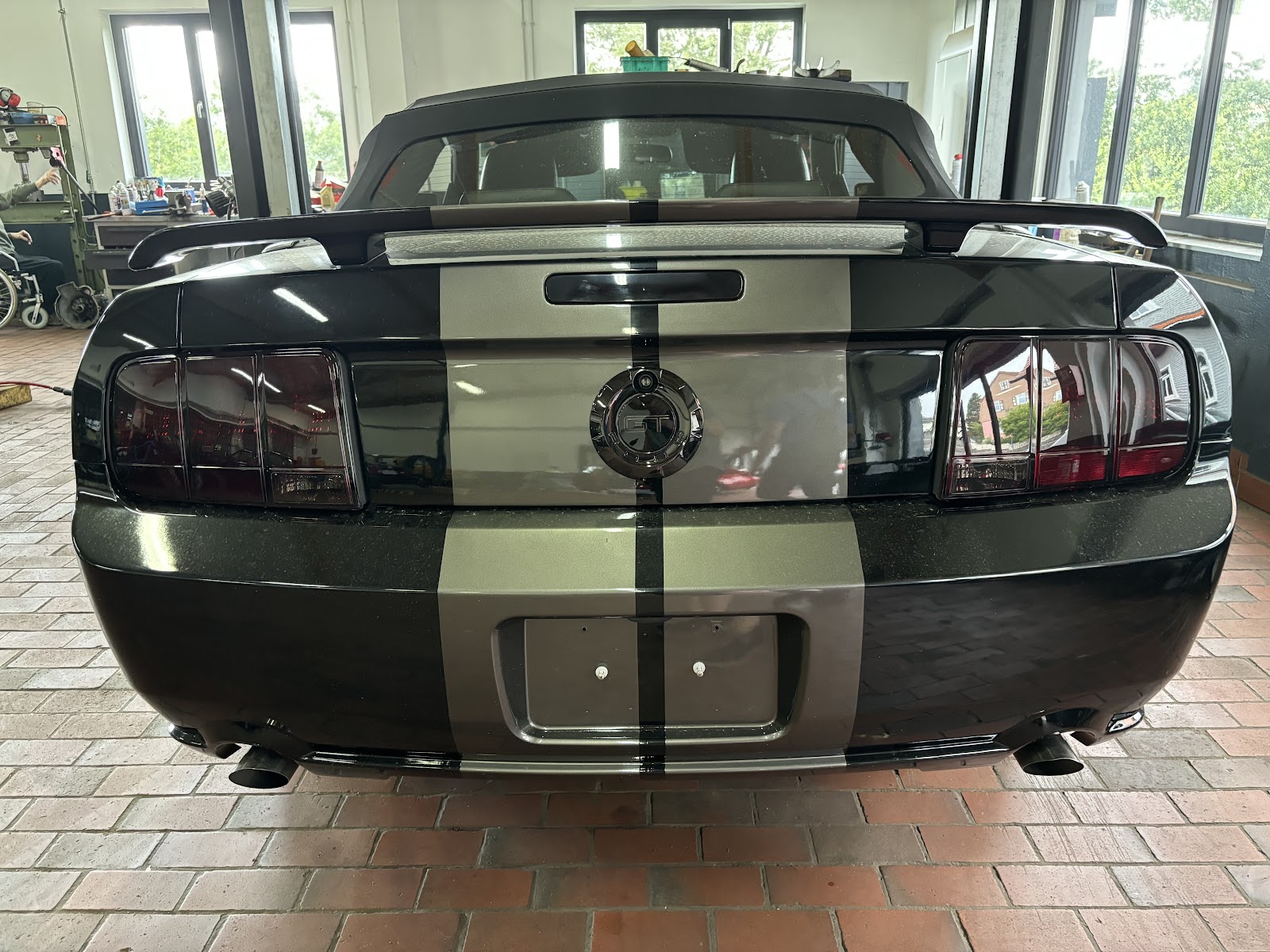 Ford Mustang GT in der Werkstatt
